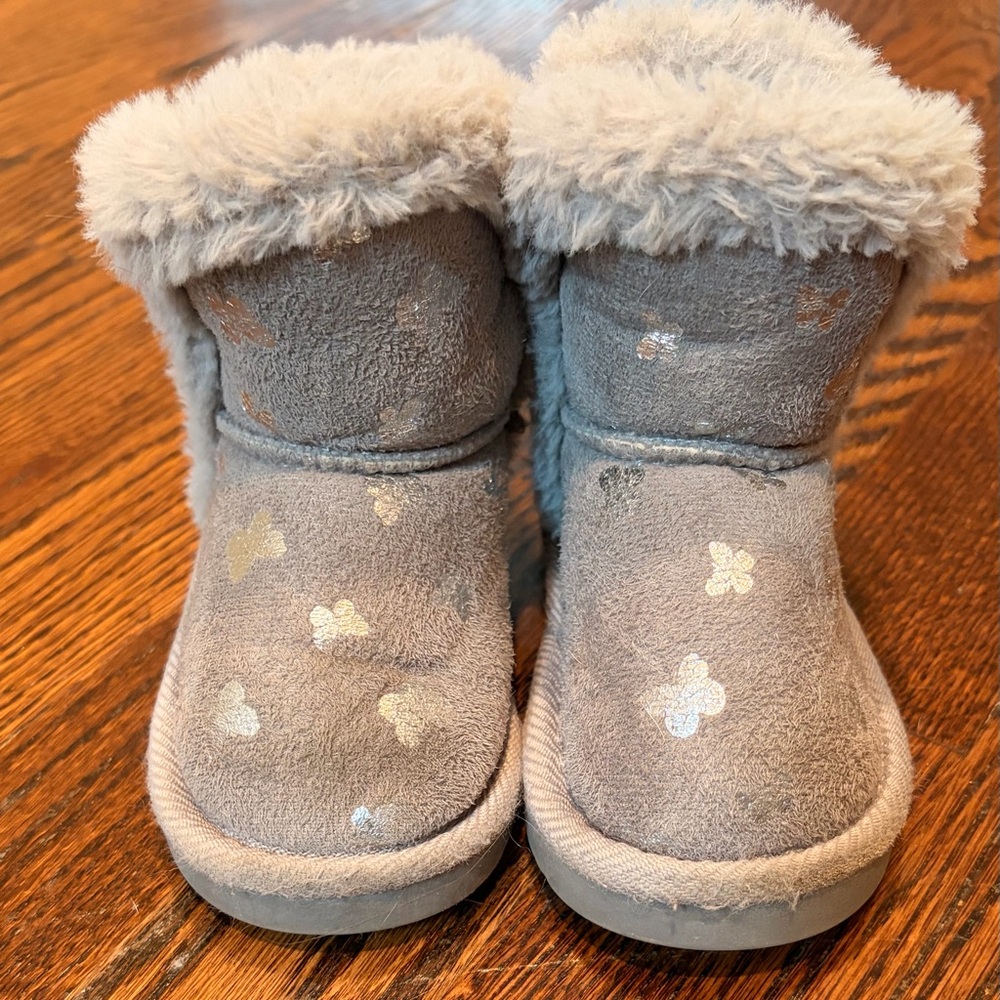 Olivia Miller Grey Faux Fur Cuff Kids Boots with Metallic Heart Accents